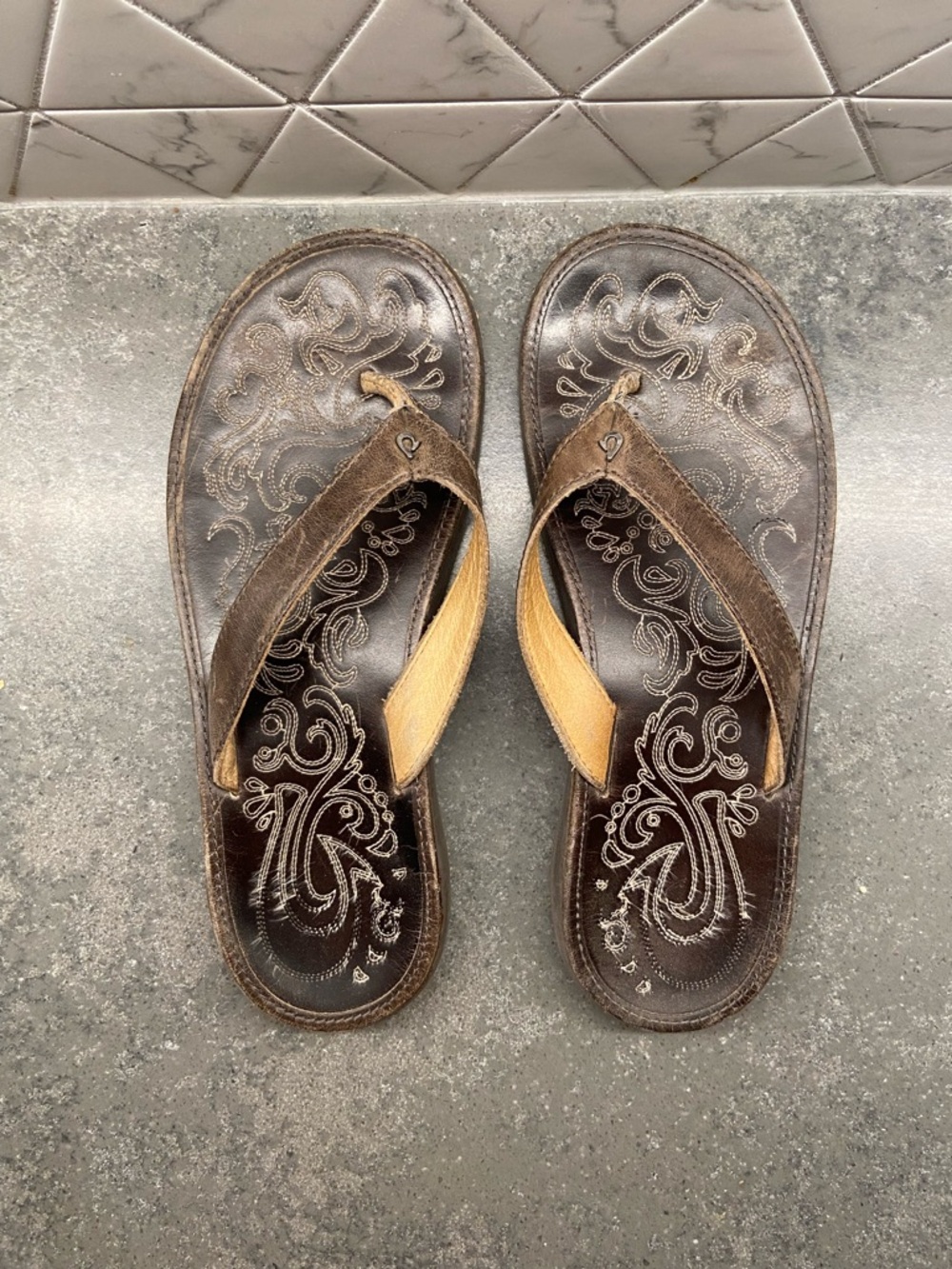Olukai Paniolo Leather Women's Embroidered Flip Flop Sandals